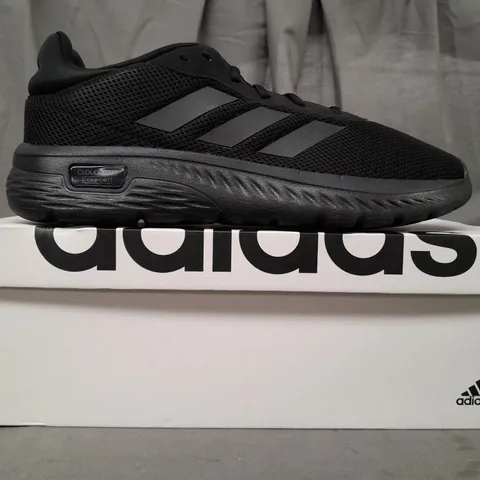 BOXED PAIR OF ADIDAS CLOUDFOAM COMFY SHOES IN BLACK UK SIZE 10.5