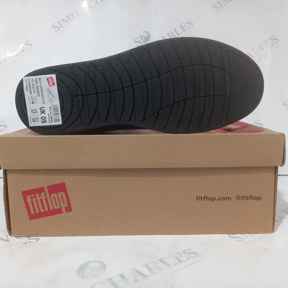 BOXED PAIR OF FITFLOP RALLY LEATHER MID-TOP PANEL SNEAKERS IN BLACK UK SIZE 5