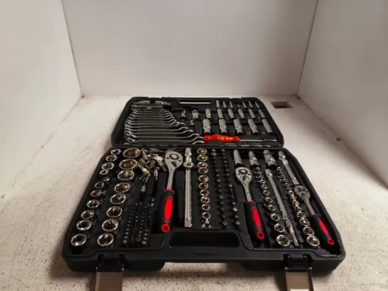 Lot 618: 216‑PIECE SOCKET & TOOL SET IN PLASTIC CARRY CASE - 5914993 ...
