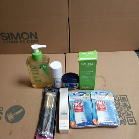 APPROXIMATEY 20 ASSORTED HEALTH AND BEAUTY PRODUCTS TO INCLUDE - WELEDA SKIN FOOD - CERAVE FOAMING OIL CLEANSER AND VASELINE PROTECTING JELLY