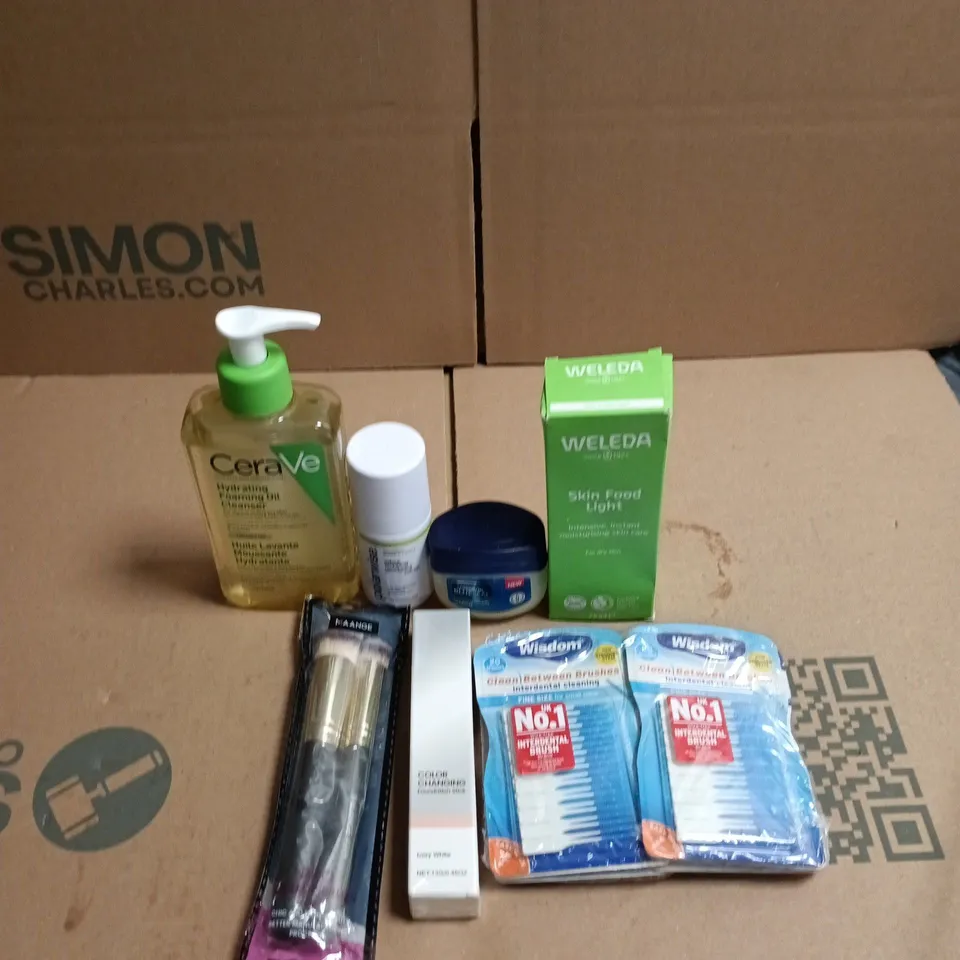 APPROXIMATEY 20 ASSORTED HEALTH AND BEAUTY PRODUCTS TO INCLUDE - WELEDA SKIN FOOD - CERAVE FOAMING OIL CLEANSER AND VASELINE PROTECTING JELLY