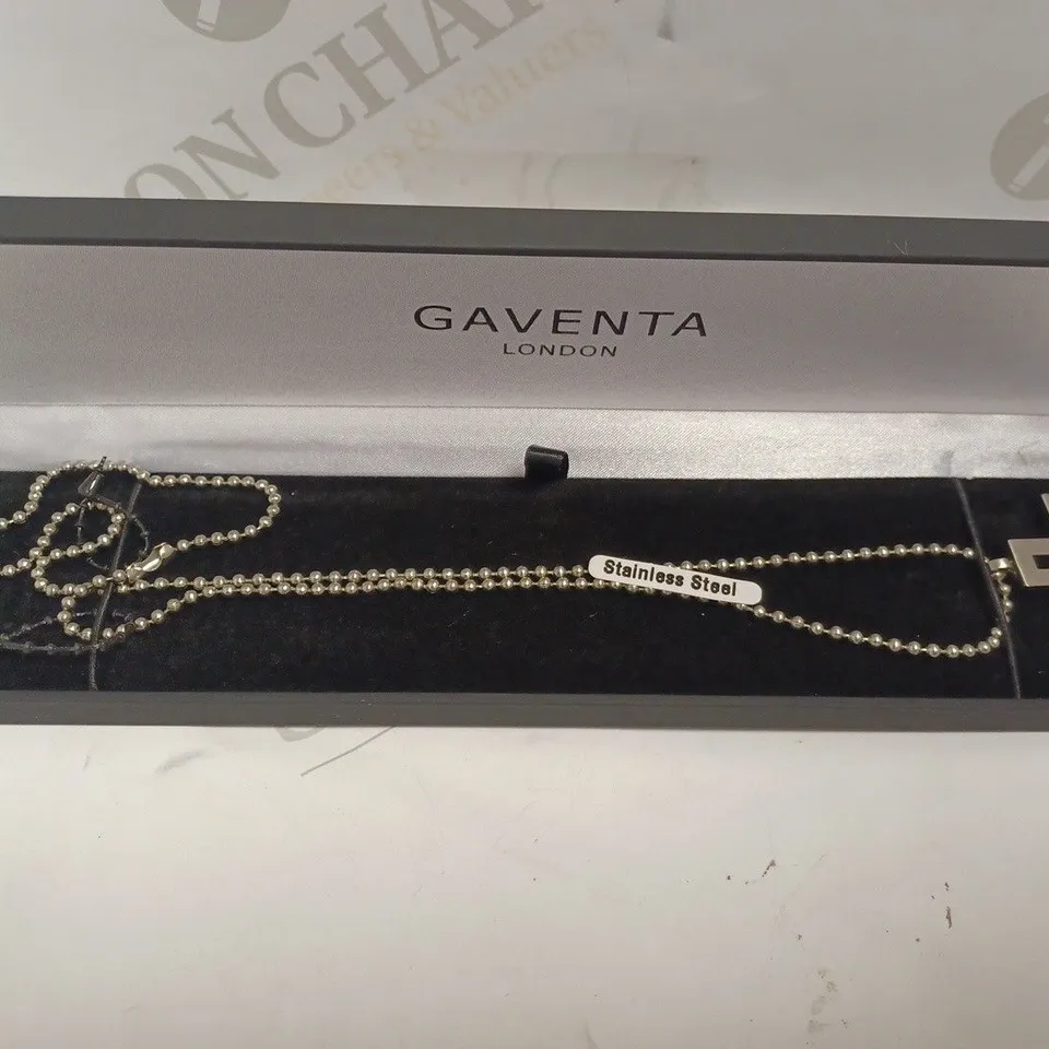 GAVENTA STAINLESS STEEL NECKLACE WITH CROSS PENDANT