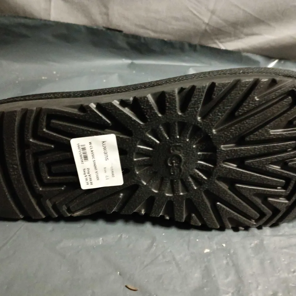 UGG BLACK SUEDE MOCCASIN SLIPPERS - SIZE 44