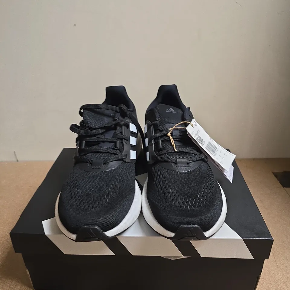 BOXED PAIR OF ADIDAS PUREBOOST 22 RUNNING SHOES – BLACK, UK 9 (MEN)
