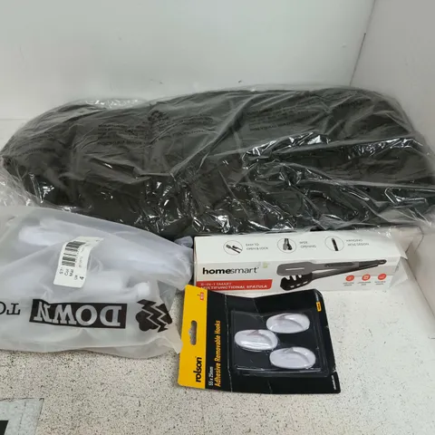 APPROXIMATELY 15 ASSORTED ITEMS TO INCLUDE HOMESMART SPATULA, ROLSON ADHESIVE HOOKS, EMRECO JACKET ETC - COLLECTION ONLY