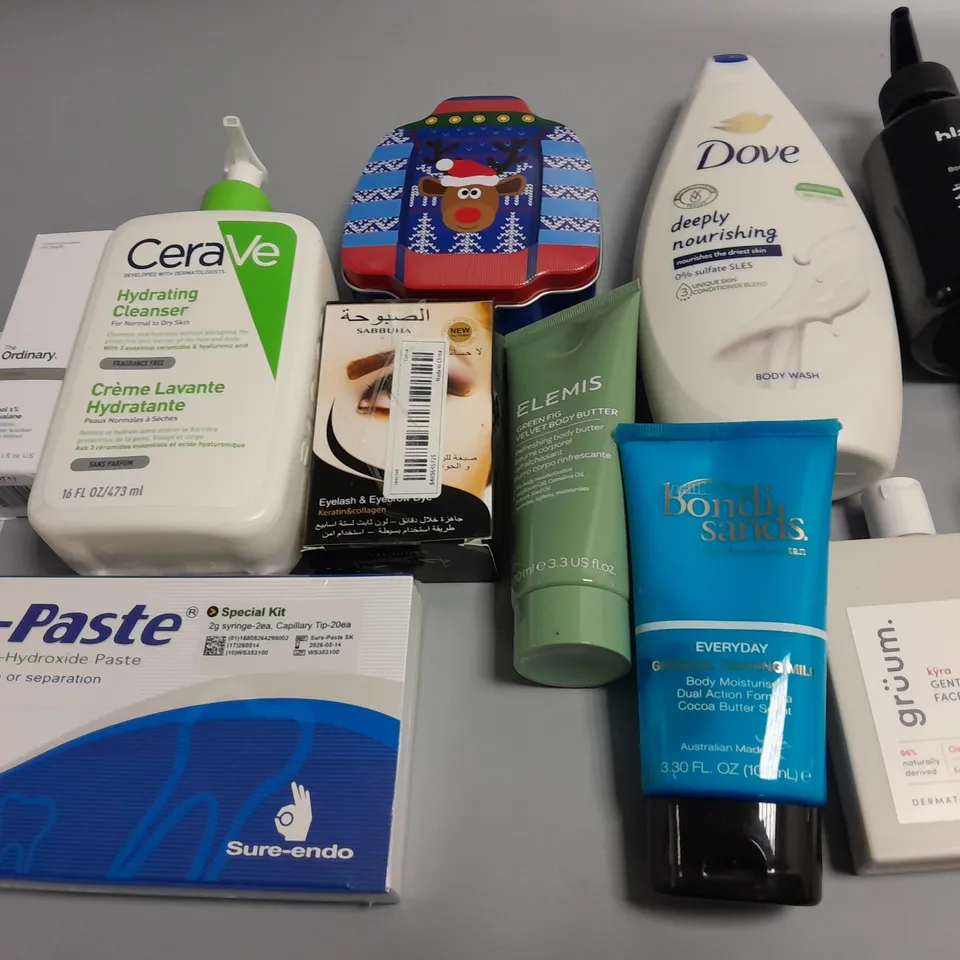 LOT OF ASSORTED HEALTH AND BEAUTY ITEMS TO INCLUDE VERAVE HYDRATING CLEANSER, DOVE BODY WASH AND GRUUM FACE WASH