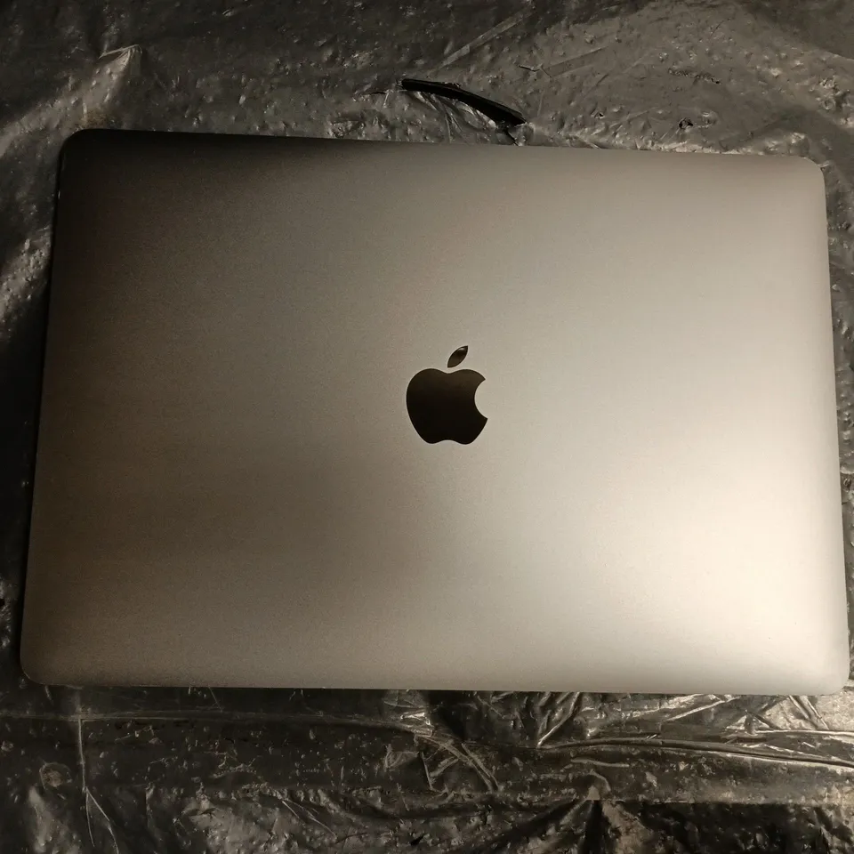 APPLE MACBOOK AIR (A2337)
