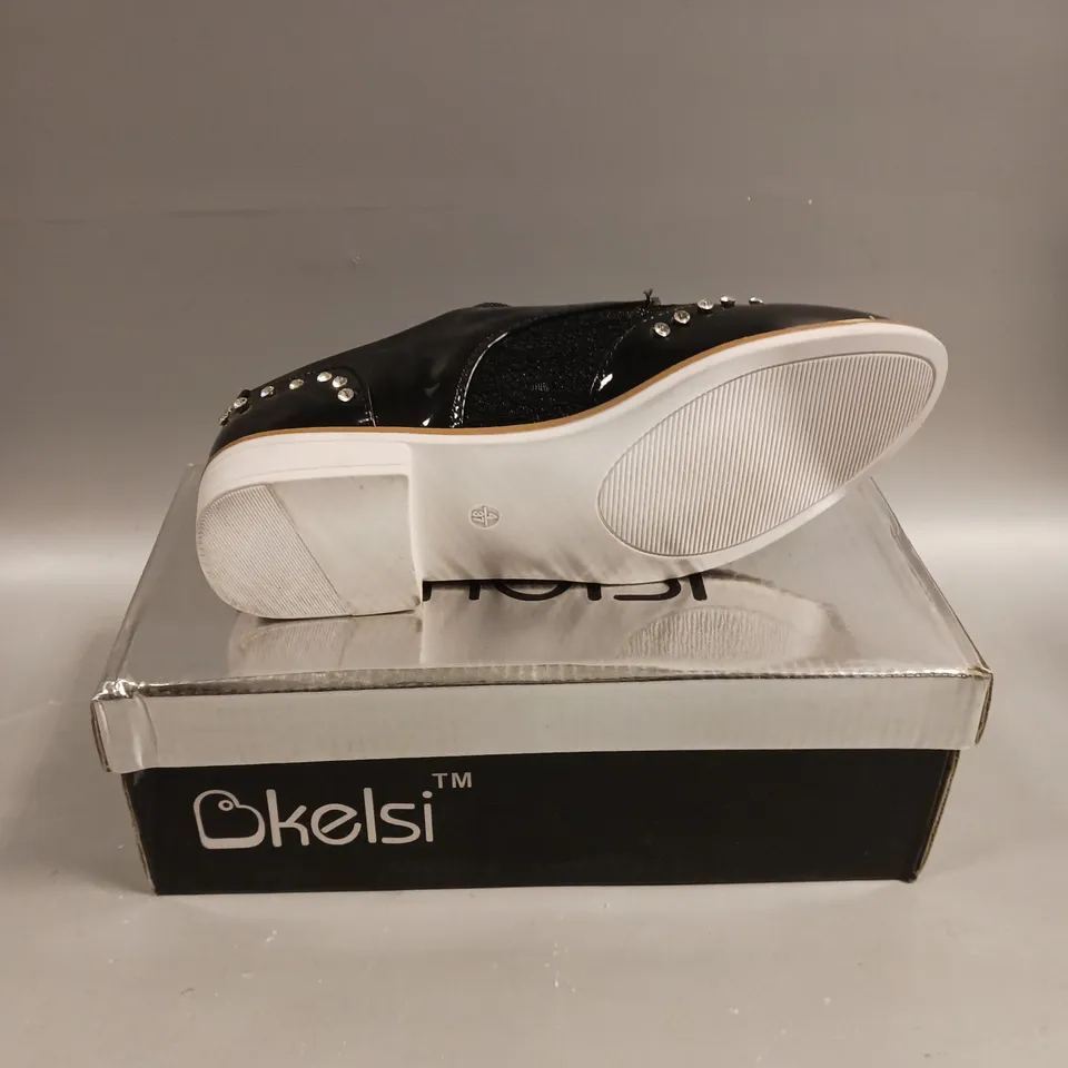 BOXED PAIR OF KELSI LACED SEQUINED SHOES IN BLACK - 4