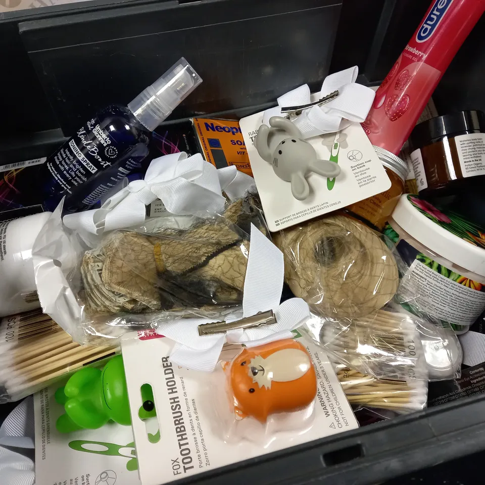 ASSORTED HEALTH AND BEAUTY ITEMS APPROX. 20 ITEMS 