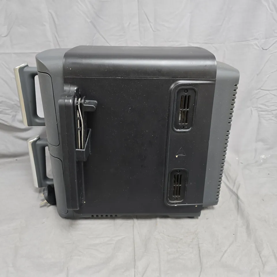 NINJA COUNTERTOP AIR FRYER OVEN IN BLACK & GREY