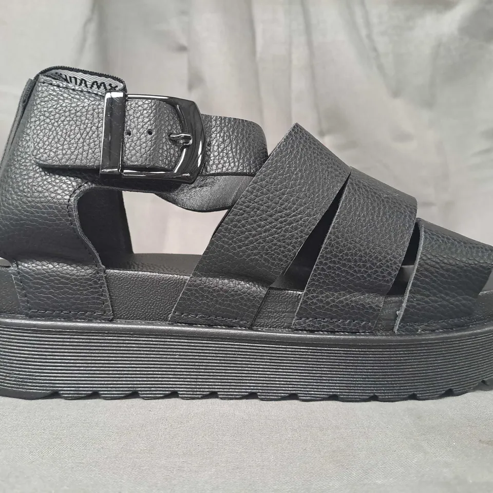BOXED PAIR OF DESIGNER OPEN TOE SANDALS IN BLACK EU SIZE 39