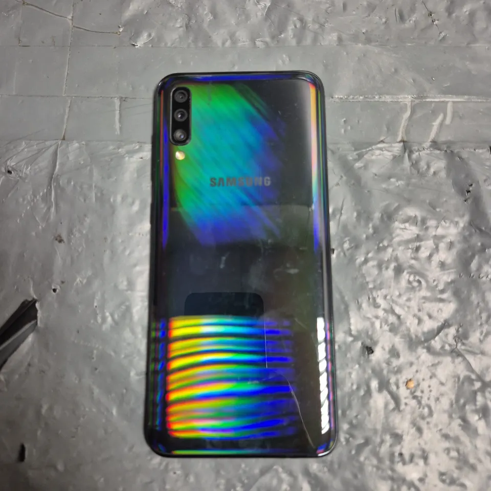 SAMSUNG GALAXY A70