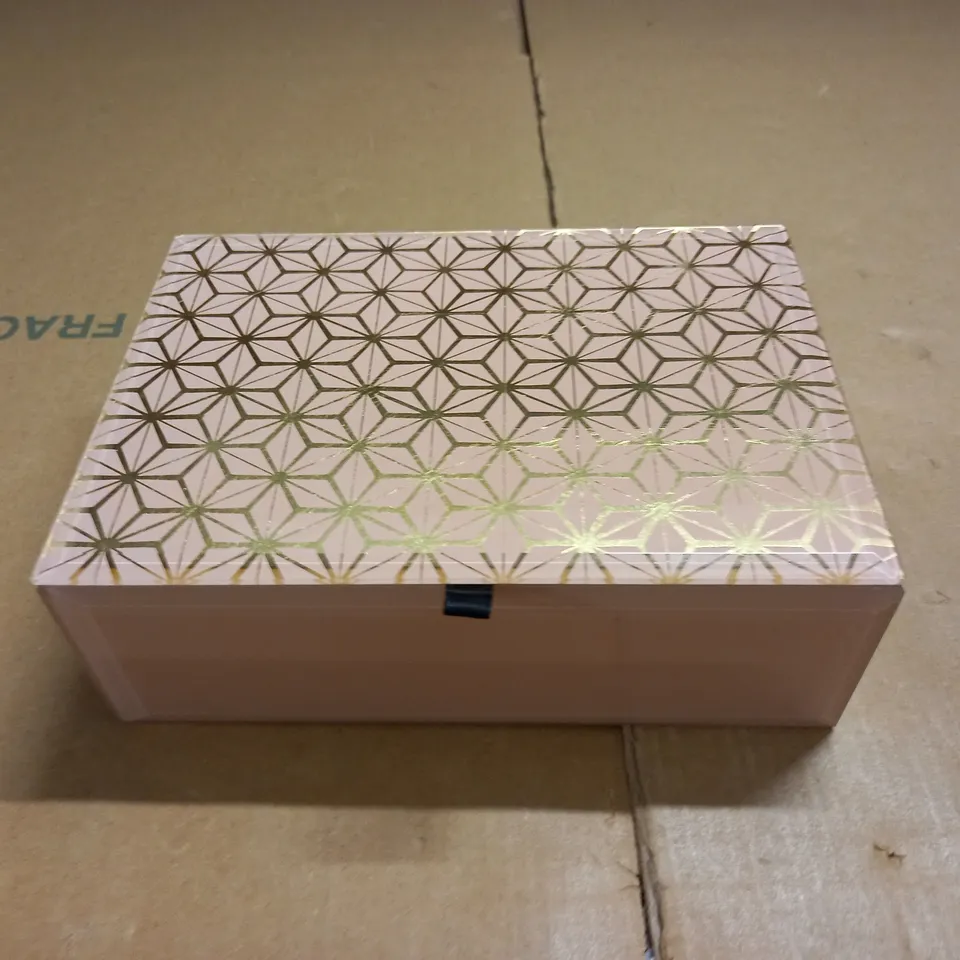 GEO DETAIL JEWELLERY BOX IN NUDE - 20X15X7CM