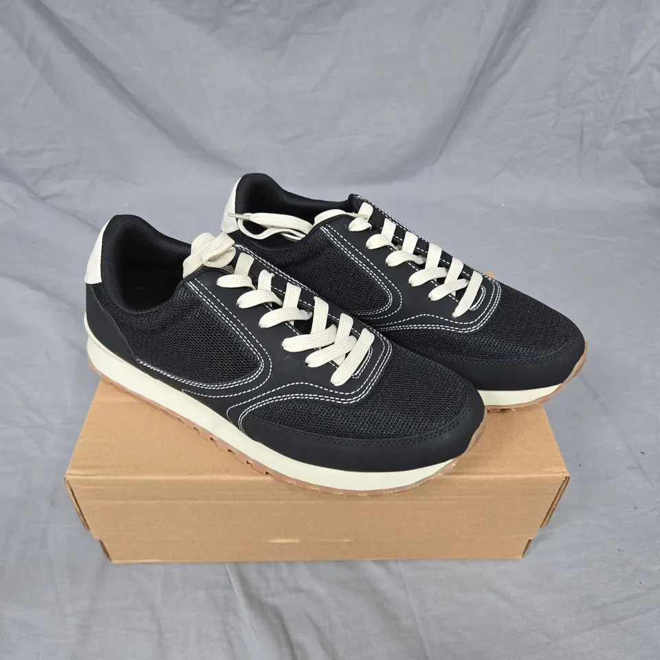 ASOS BLACK MESH SNEAKERS WITH WHITE LACES – CASUAL TRAINER UK SIZE 11