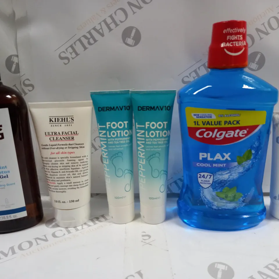 BOX OF APPROXIMATELY 20 ASSORTED COSMETIC ITEMS TO INCLUDE BULL DOG SHOWER GEL, COLGATE COOL MINT, DERMAV10 FOOT LOTION ETC