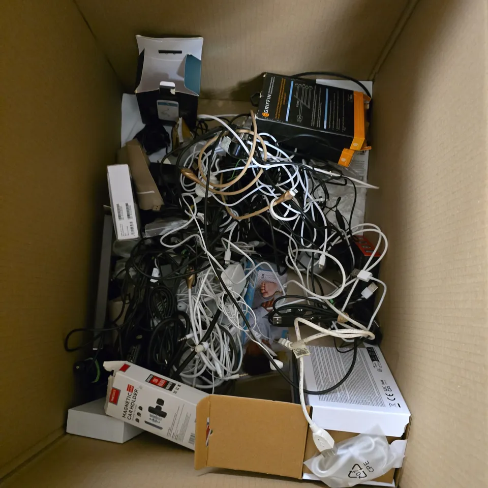 BOX OF APPROX 10 ASSORTED HOUSEHOLD ITEMS TO INCLUDE - BATMAN REMOTE CONTROL CAR - CHILDRENS CAMERA - BIG CHEESE SOLAR CAT REPLLER, ETC