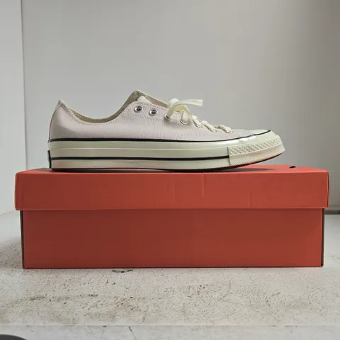 BOXED PAIR OF CONVERSE SHOES IN PASTEL PINK SIZE UK 11