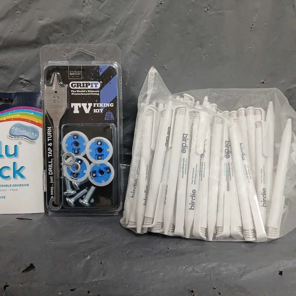 BOX OF APPROXIMATELY 12 ASSORTED ITEMS TO INCLUDE - PENS , WALLET , BLU TACK ETC