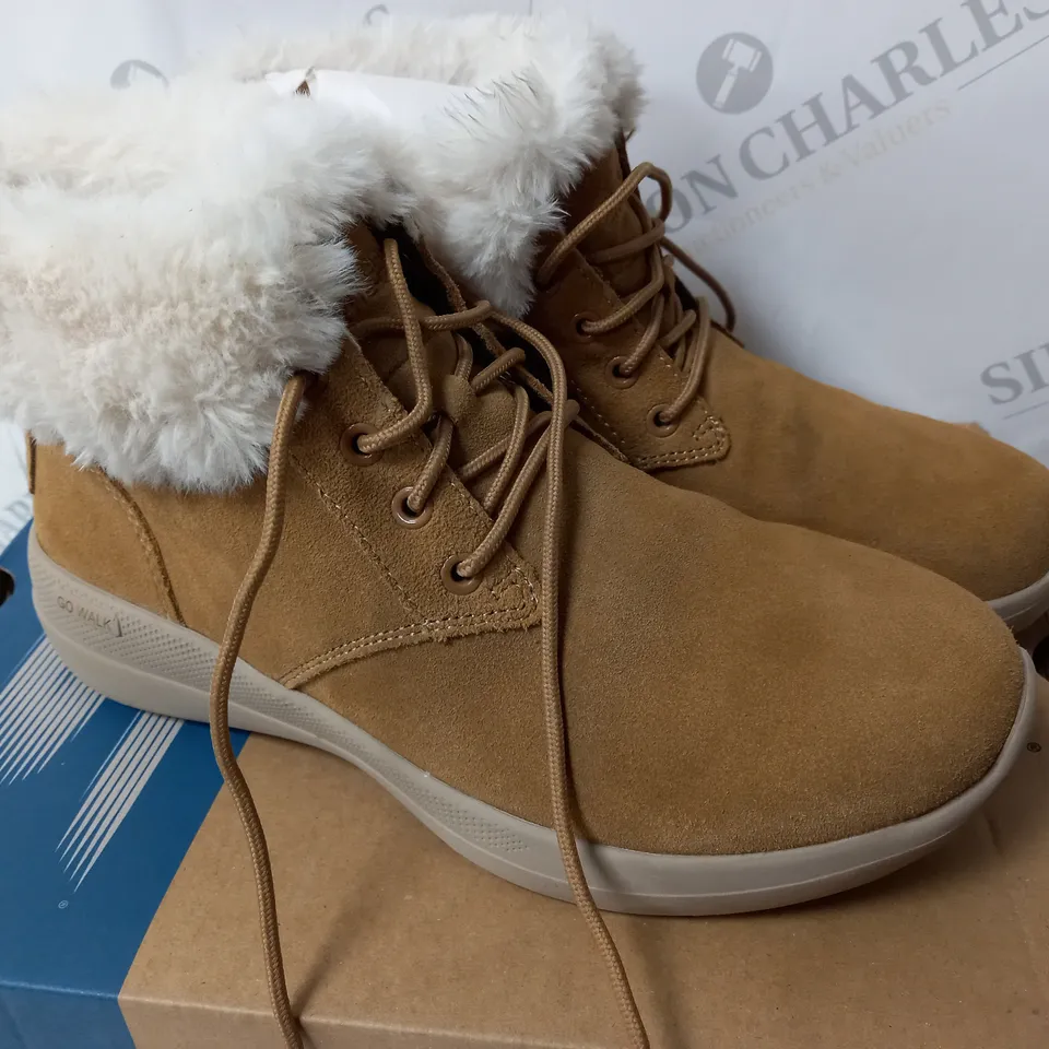 SKECHERS GO WALK ANKLE BOOTS SIZE 4