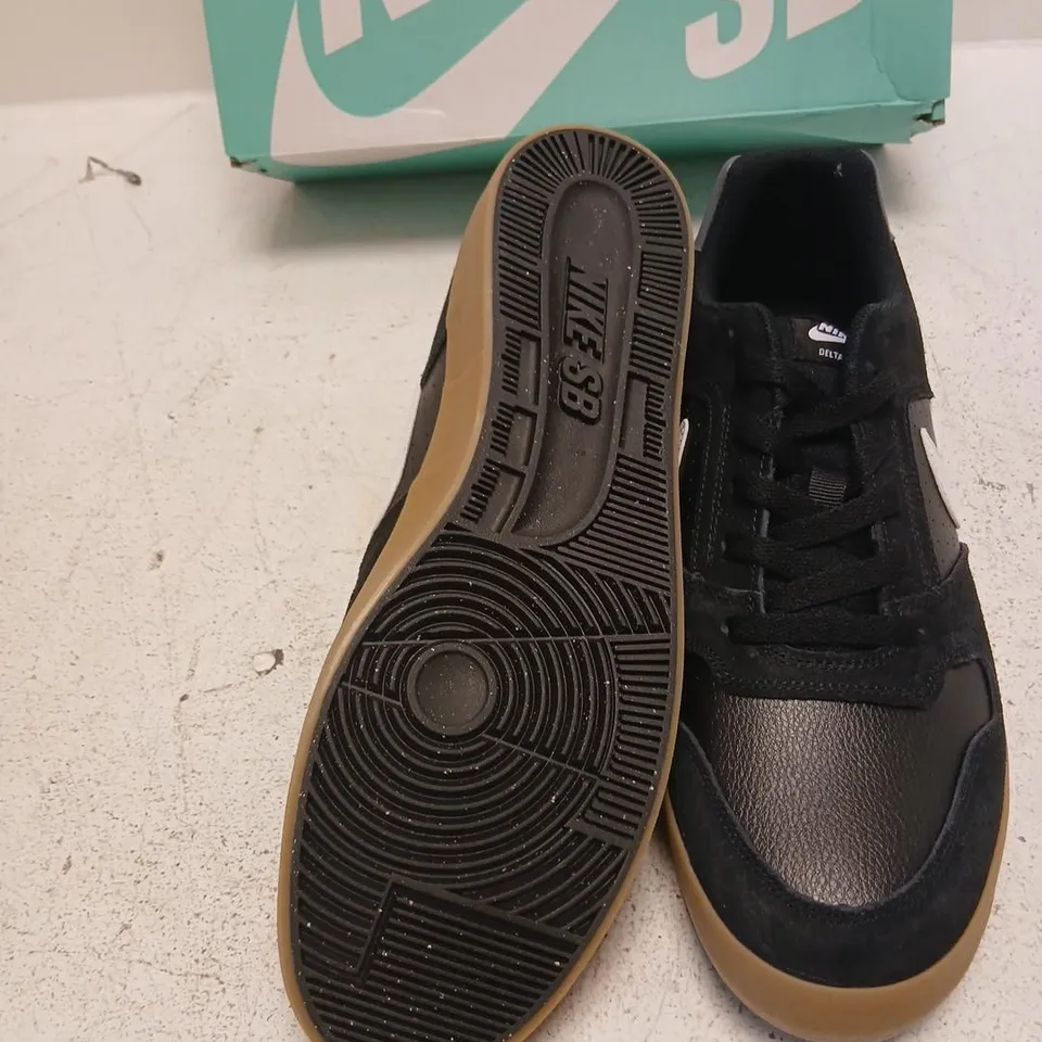 NIKE SB DELTA FORCE VULC TRAINERS – BLACK/WHITE – UK9.5