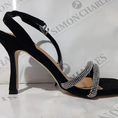 BOXED PAIR OF DESIGNER OPEN TOE HIGH HEEL SANDALS IN BLACK W. JEWEL EFFECT EU SIZE 38