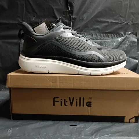 BOXED PAIR OF FITVILLE CLOUD STRIDER V3 TRAINERS IN FOGGY DUST GREY SIZE UK 11
