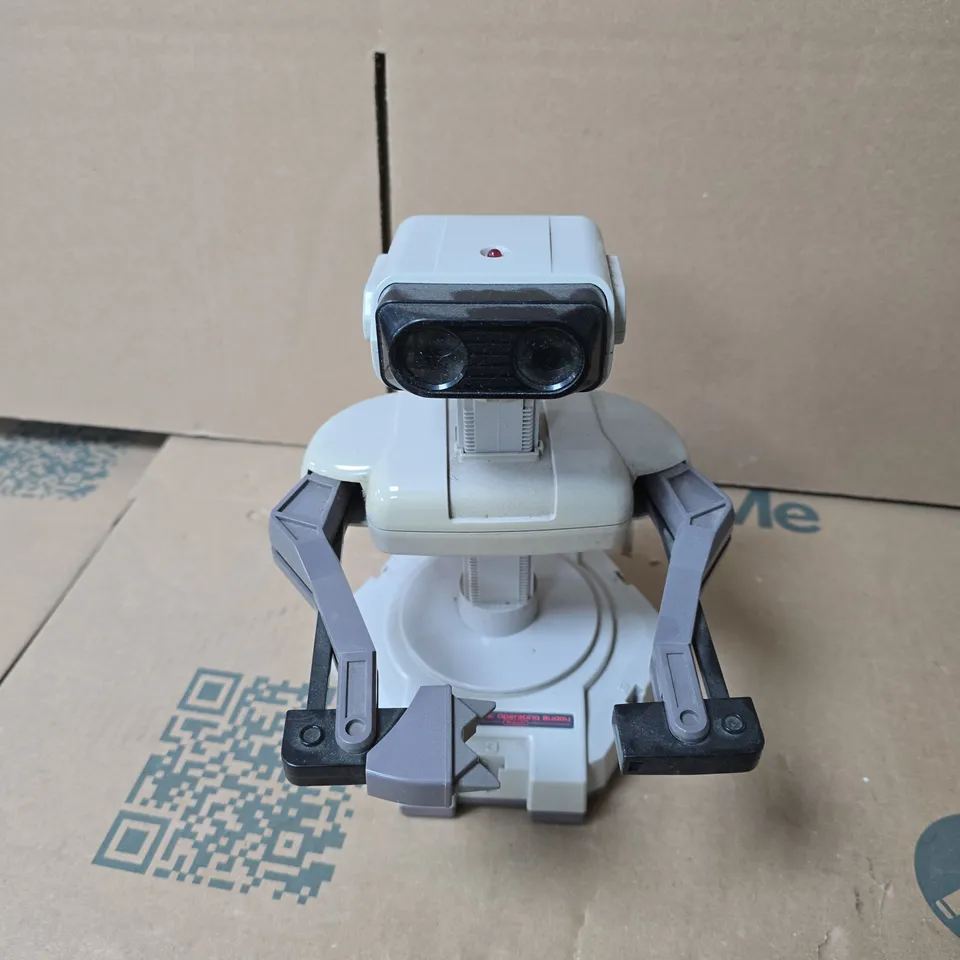 NINTENDO R.O.B. ROBOTIC OPERATING BUDDY (NES)