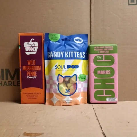APPROXIMATELY 10 ASSORTED FOOD AND DRINK ITEMS TO INCLUDE CANDY KITTENS, SIMPLY COOK, ETC