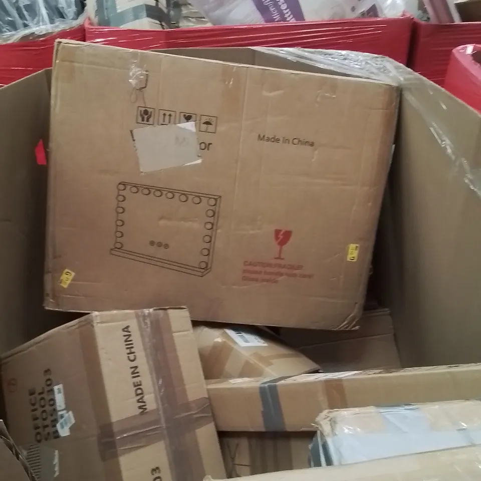 PALLET CONTAINING VARIOUS ASSORTED BOXED HOUSEHOLD ITEMS TO INCLUDE: HOLLYWOOD MAKEUP MIRROR,DRYING RACKAND LOTS MORE UNMARKED BOXED ITEMS 