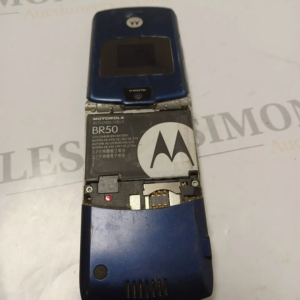 MOTOROLA BR50 FLIP PHONE