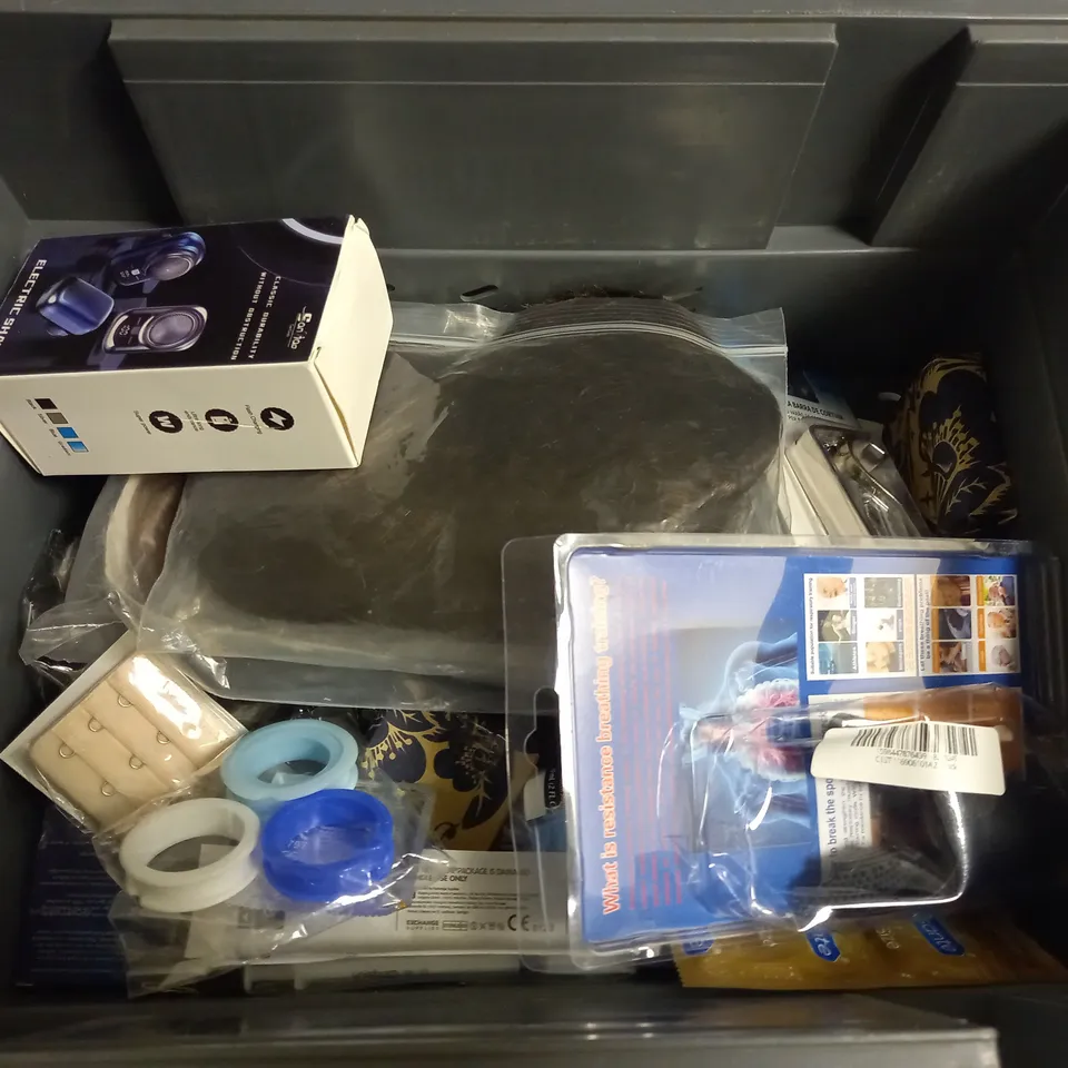 BOX OF APPROXIMATELY 20 COSMETIC ITEMS TO INCLUDE - CAUDLIE LIP BALM - DENTAL CARE - ETC