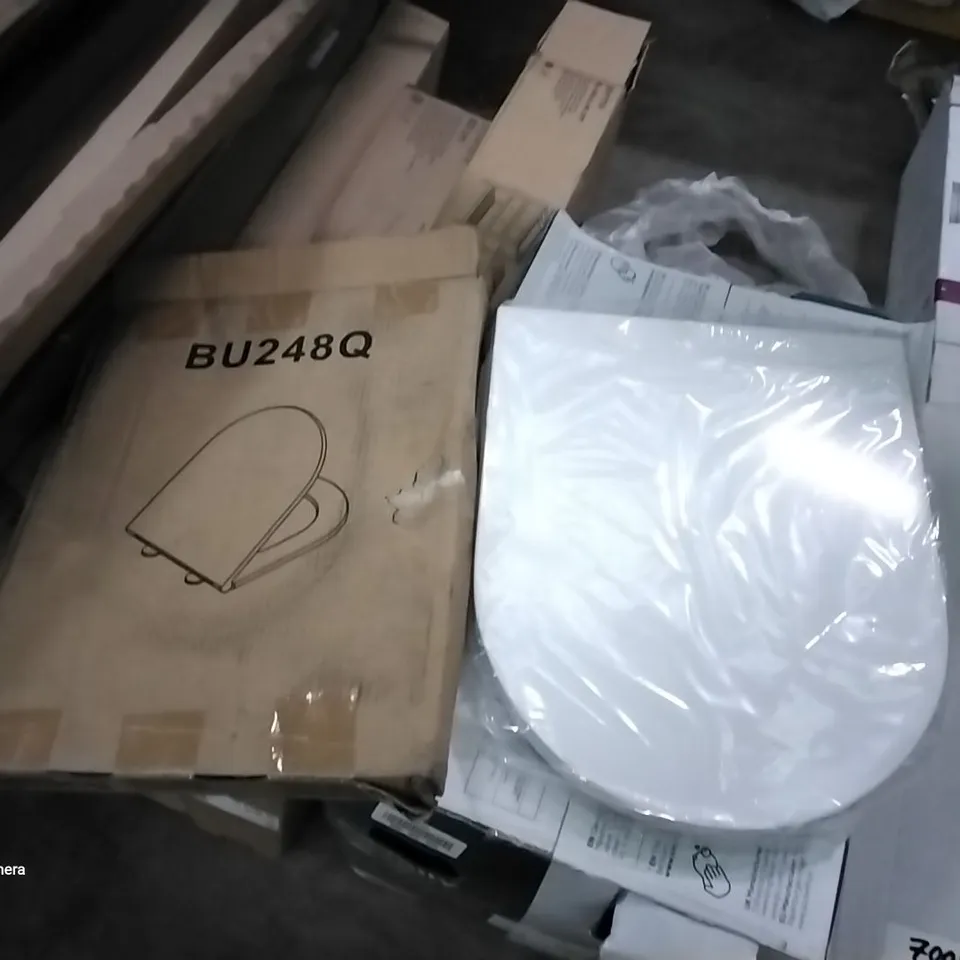 BOXED DESIGNER BU248Q WHITE TOILET SEAT