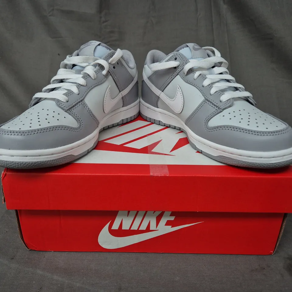 BOXED PAIR OF NIKE DUNK LOW SHOES IN GREY UK SIZE 5.5