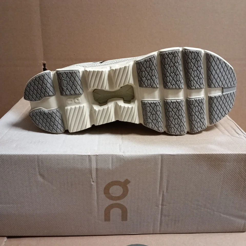 BOXED PAIR OF ON CLOUD X Z5 TRAINERS – CREAM/WHITE, UK 7.5