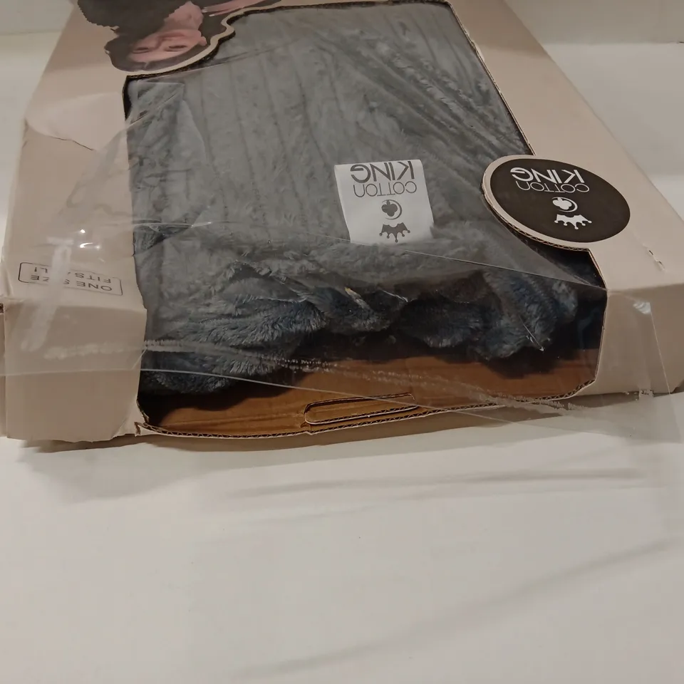 COTTON KING ULTRA SOFT LUXURY BATHROBE – ONE SIZE FITS ALL (BOXED)