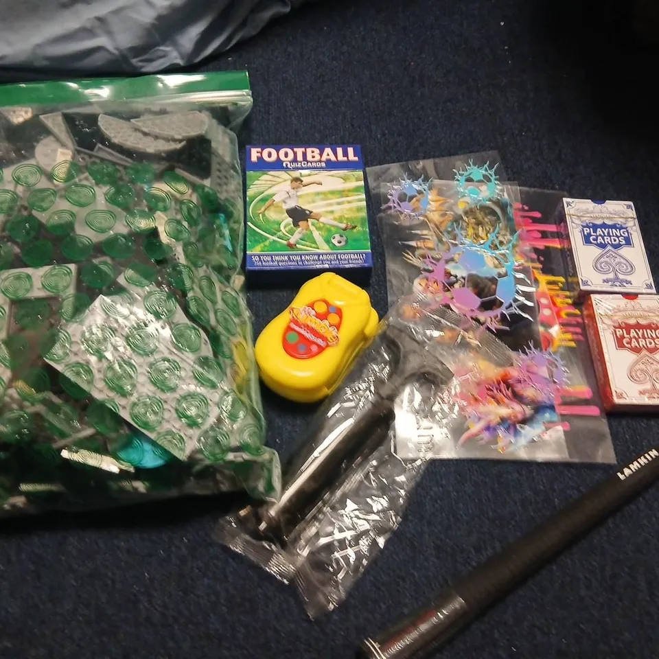LARGE QUANTITY OF ASSORTED TOYS AND ACCESSORIES TO INCLUDE; LEGO, PLAYING CARDS, MR TUMBLE PHONE, FOOTBALL QUIZ CARDS AND STICKERS
