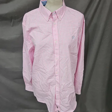 CREW CLOTHING COMPANY CLASSIC FIT BUTTON DOWN SHIRT IN PINK GINGHAM SIZE XL