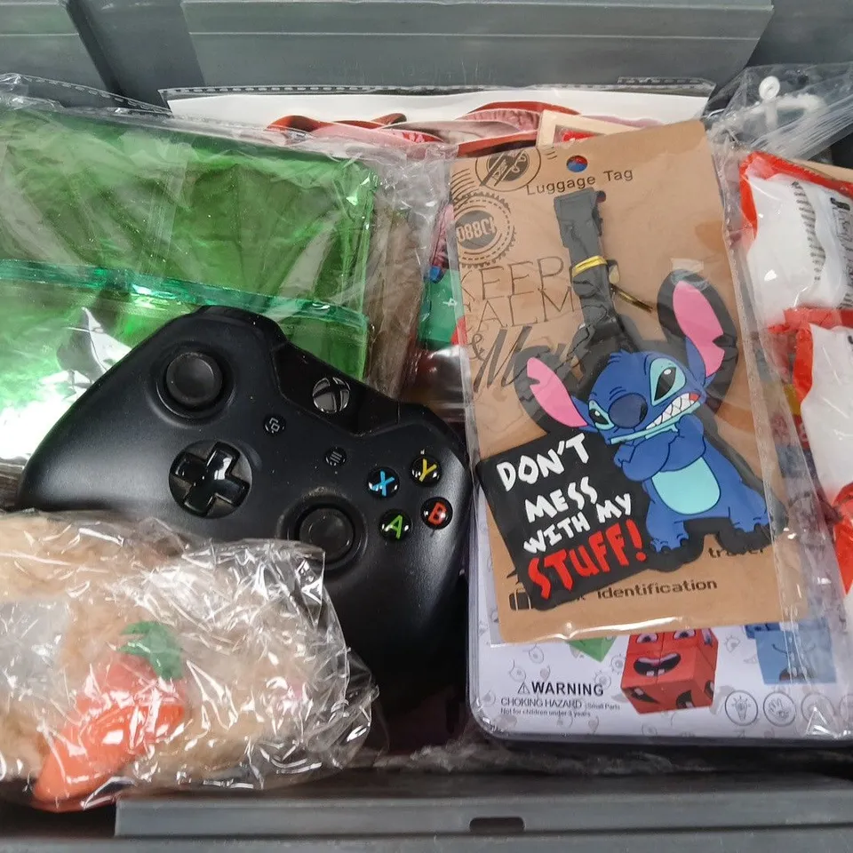 APPROXIMATELY 15 ASSORTED TOYS & GAMES TO INCLUDE XBOX CONTROLLER, EXPRESSION PUZZLE, STAR HIGHLIGHTER, ETC