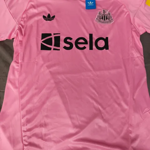 ADIDAS NEWCASTLE UNITED FOOTBALL JERSEY IN PINK SIZE MEDIUM
