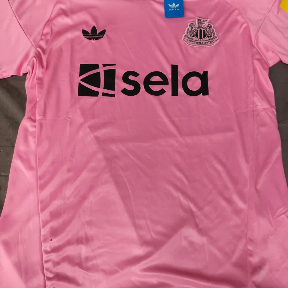 ADIDAS NEWCASTLE UNITED FOOTBALL JERSEY IN PINK SIZE MEDIUM