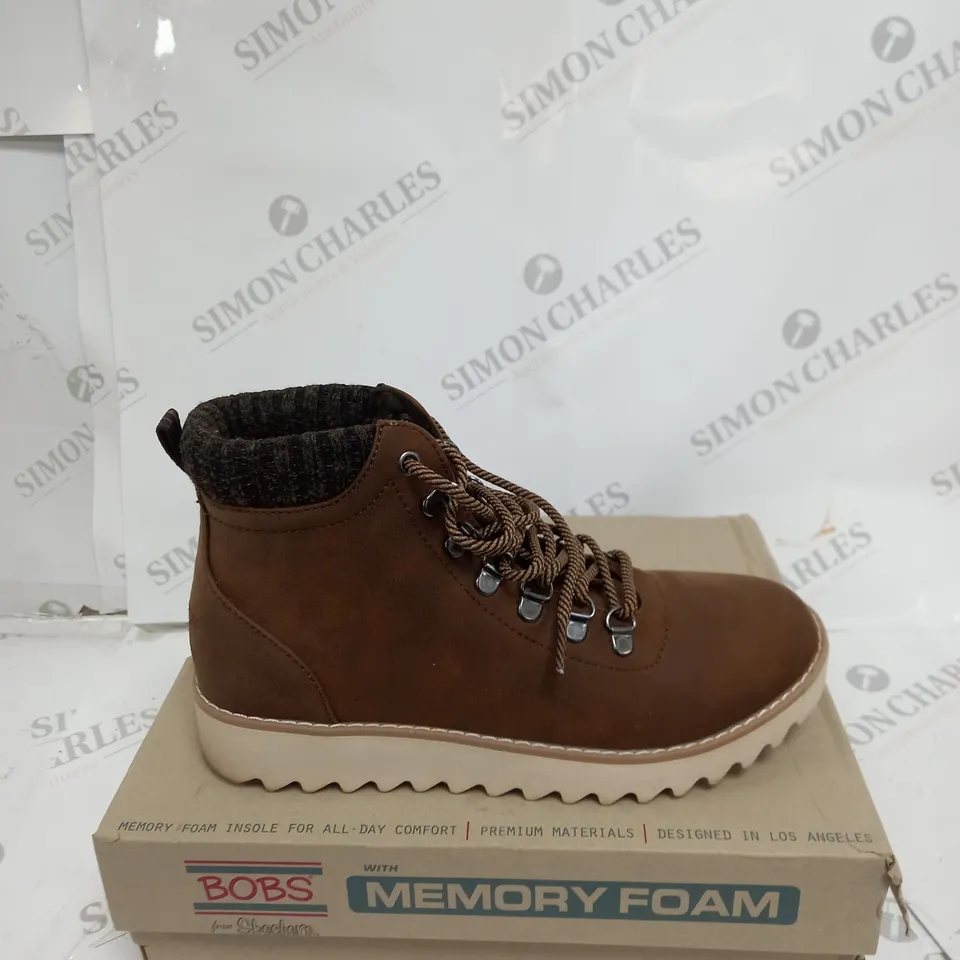 SKECHERS HIKING BOOTS BROWN - SIZE 5.5