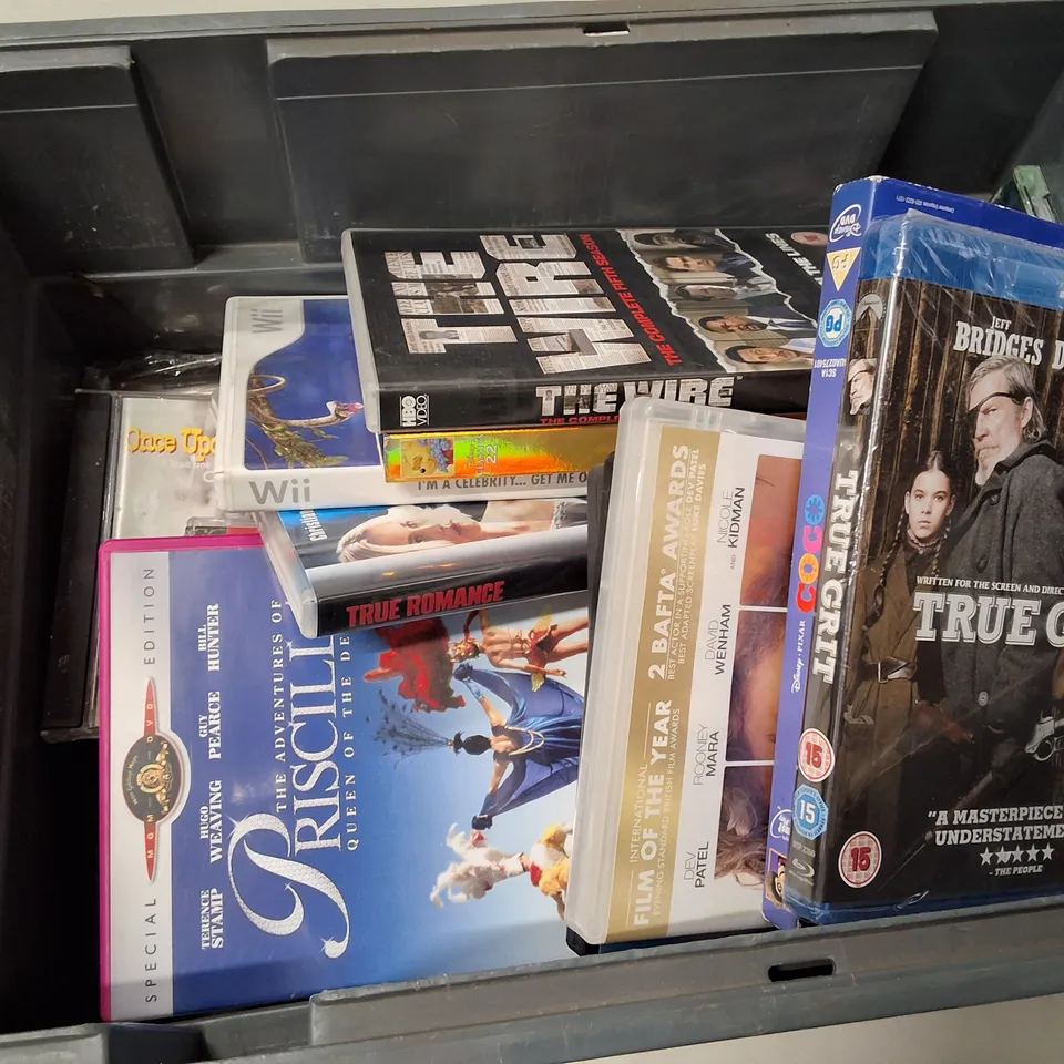 TOTE CONTAINING ASSORTED DVD, MUSIC & GAMES INCLUDING TRUE GRIT BLU-RAY, COCO, I'M A CELEBRITY GET ME OUT OF HERE! FOR WII & PULP FICTION SOUNDTRACK