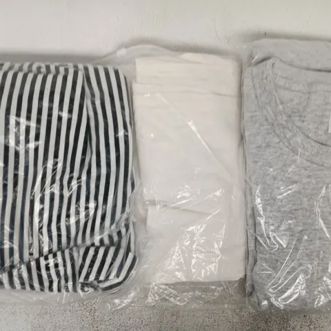 APPROXIMATELY 20 ASSORTED CLOTHING AND FASHION PRODUCTS IN VARIOUS STYLES AND SIZES - COLLECTION ONLY