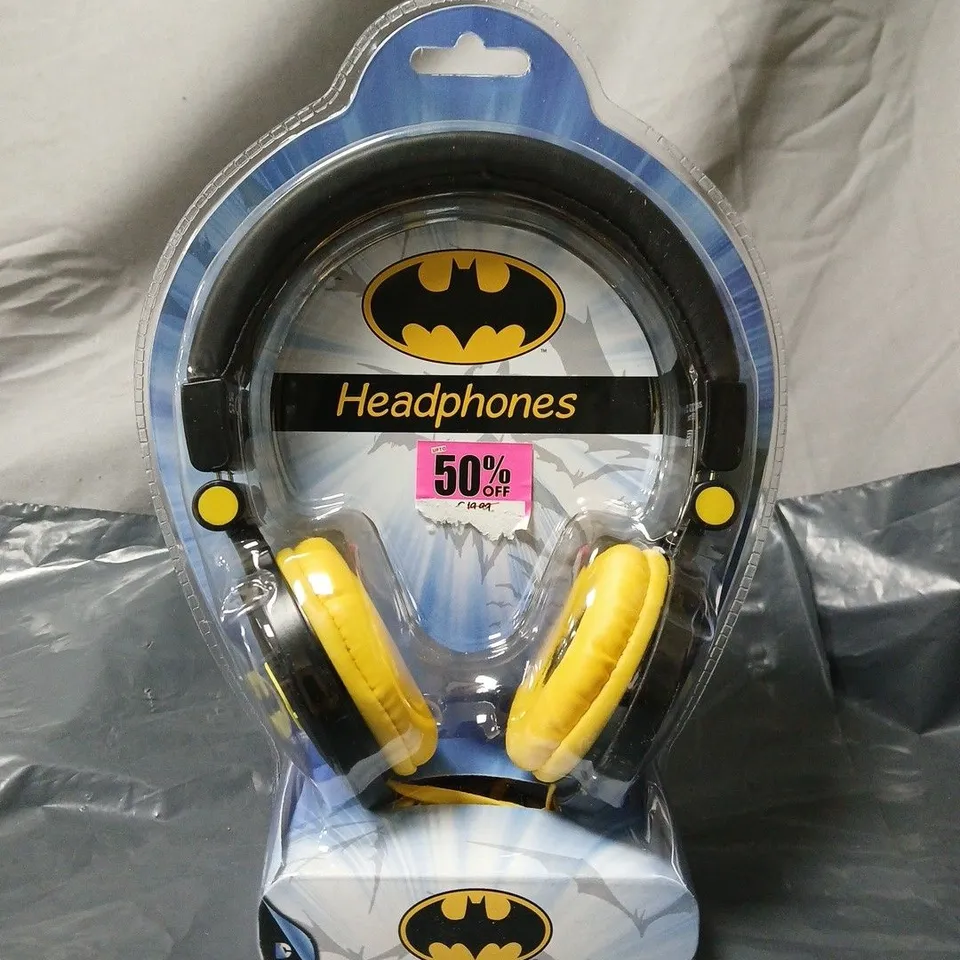 BATMAN-THEMED HEADPHONES