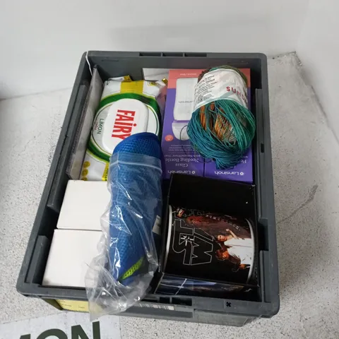 BOX CONTAINING A MIX OF APPROXIMATELY 15 ASSORTED HOUSEHOLD ITEMS INCLUDING STAR WARS MUG, FEEDING BOTTLE, FAIRY LIGHTS ETC. 