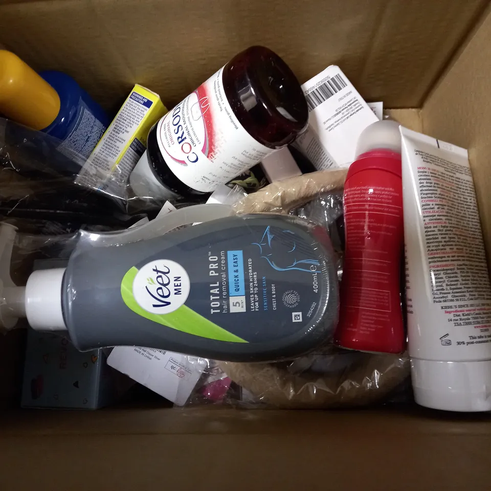 BOX OF APPROXIMATELY 20 ASSORTED COSMETIC ITEMS TO INCLUDE CORSODYL MOUTHWASH, VEET MEN REMOVAL CREAM, NIVEA SUNCREAM ETC