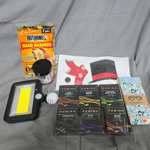 APPROXIMATELY 12 ASSORTED HOUSEHOLD ITEMS TO INCLUDE HAND WARMERS, FUMINO INCENSE CONES, RING BUTTON, ETC