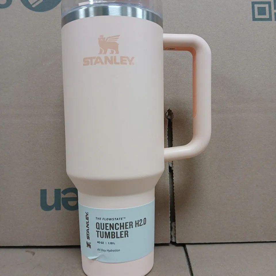 STANLEY THE FLOWSTATE QUENCHER H2.0 40OZ/1.18L TUMBLER IN PALE PINK