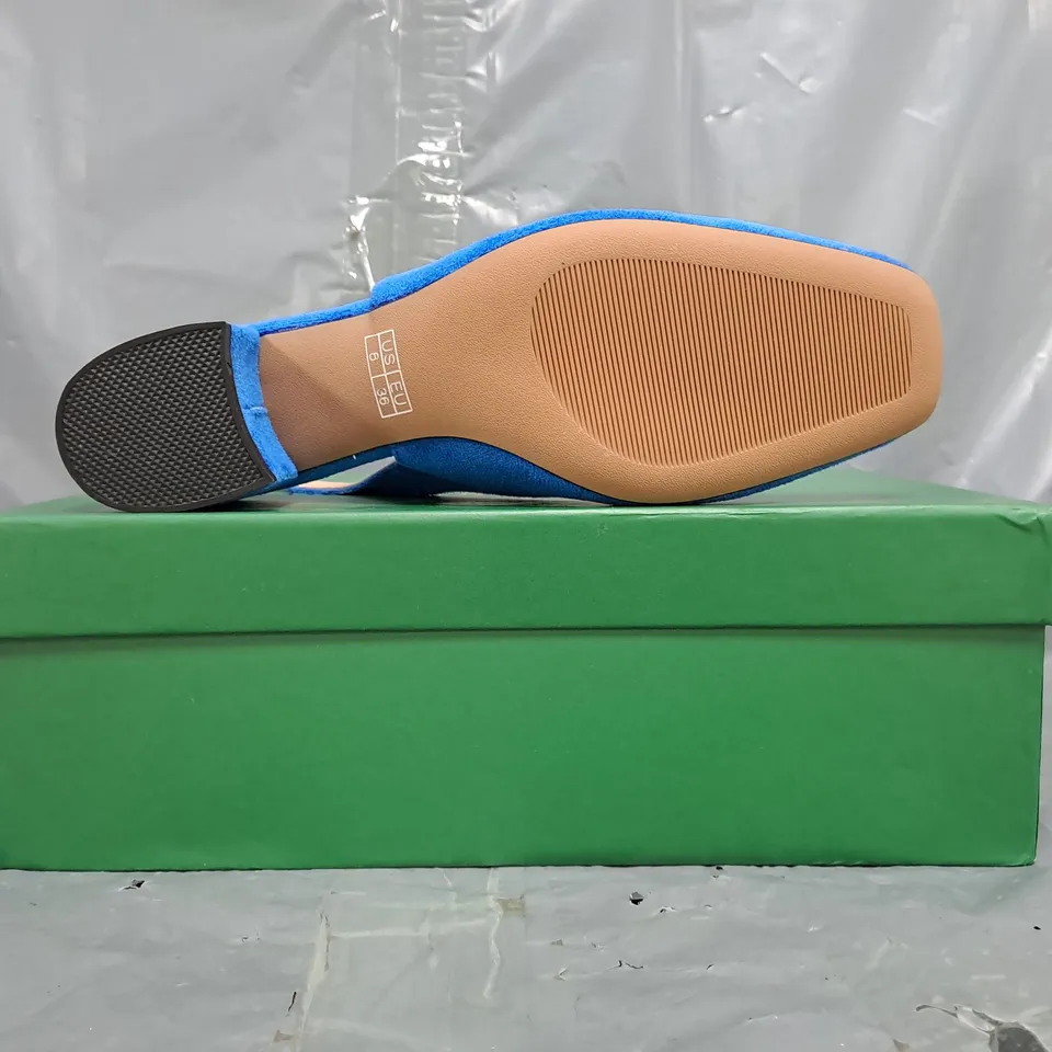 BOXED PAIR OF UNBRANDED CLOSED TOE BLOCK HEEL SANDALS IN BLUE SIZE EU 36