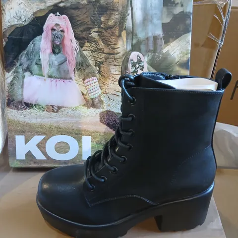 KOI GIN PLATFORM MILITARY BOOTS – BLACK, ND26BLKPU4 SIZE 4